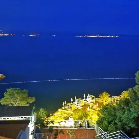 Szálloda Elu Iris 3*