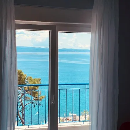 Elu Iris Hotel 3*