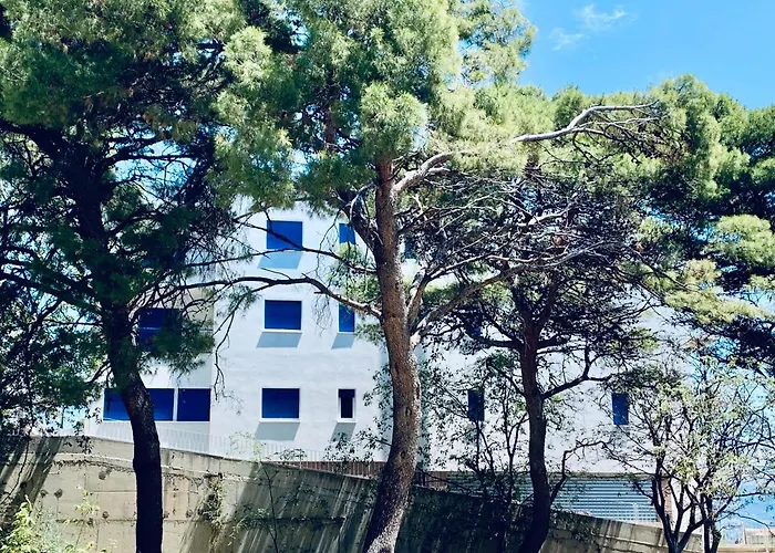 Elu Iris Hotel 3*