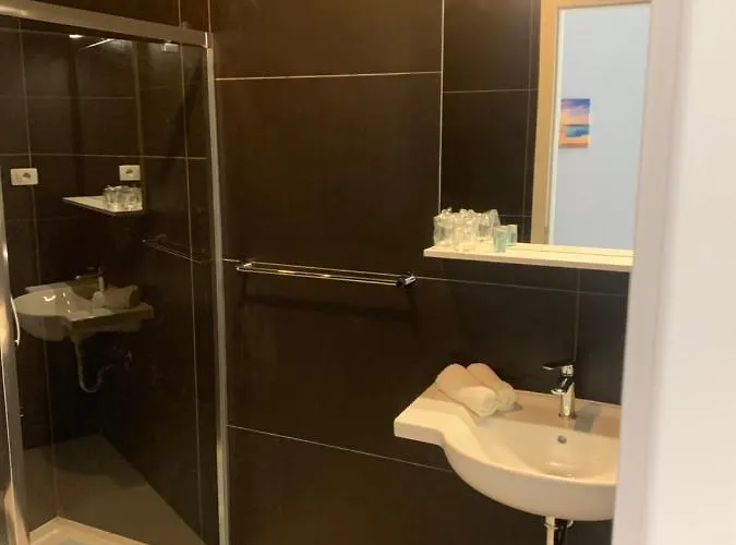 Hotel Elu Iris 3*